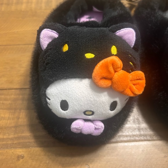 Hello Kitty Black Slippers with Orange Bow - Picture 3 of 6